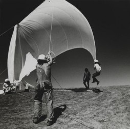 Hangers-unfurlers fight with the wind, Sept. 8-10, 1976. (Christo and Jeanne-Claude Running Fence, Sonoma and Marin Counties, California 1972-1976.©Christo) (Photo by Wolfgang Volz) 