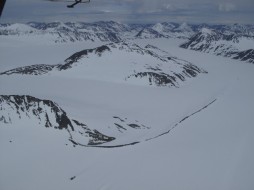 A dark line of morraine is clearly visible where two glaciers meet. (Photo by Wayne Clough)