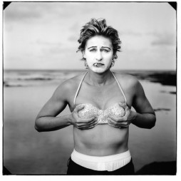 Ellen DeGeneres, Kauai, Hawaii by Annie Leibovitz. Gelatin silver print, 1997. © Annie Leibovitz, 2010