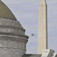 The Space Shuttle Discovery, atop a modified 747, circles the National Mall April 17, 2012. (Photo by Chun-Hsi Wong)