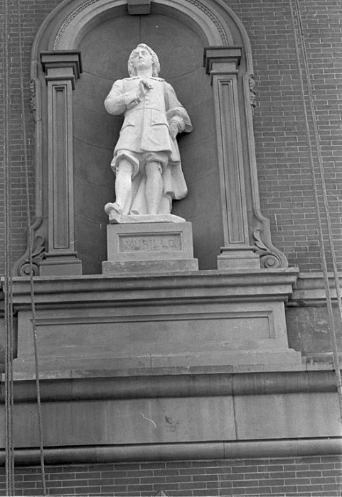 Placement of the statue of Esteban Murillo in exterior second-floor niche of Renwick Gallery; the casting was done by Renato Lucchetti. (Photo by Harry B. Neufield, as featured in the Torch, March 1974 