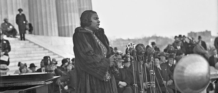 Famous photo of Anderson singing at Lincoln Memorial