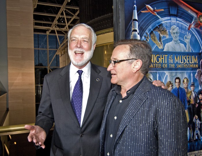 Secretary Wayne Clough and Robin Williams at a reception for the film "Night at the Museum" at the National Air and Space Museum in 2009.