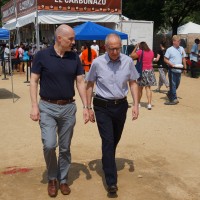 Al Horvath, left, and Secretary Skorton stroll through the Folklife Festival on their way to the picnic. (Photo by John Gibbons)