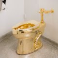 installation vie wof golden toilet