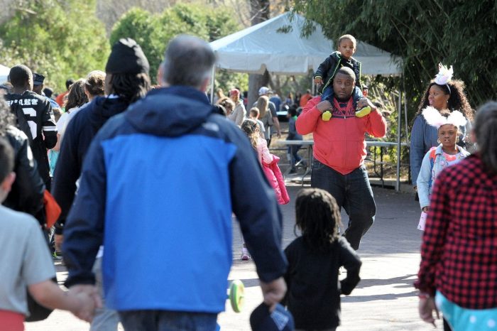 Visitors to the National Zoo