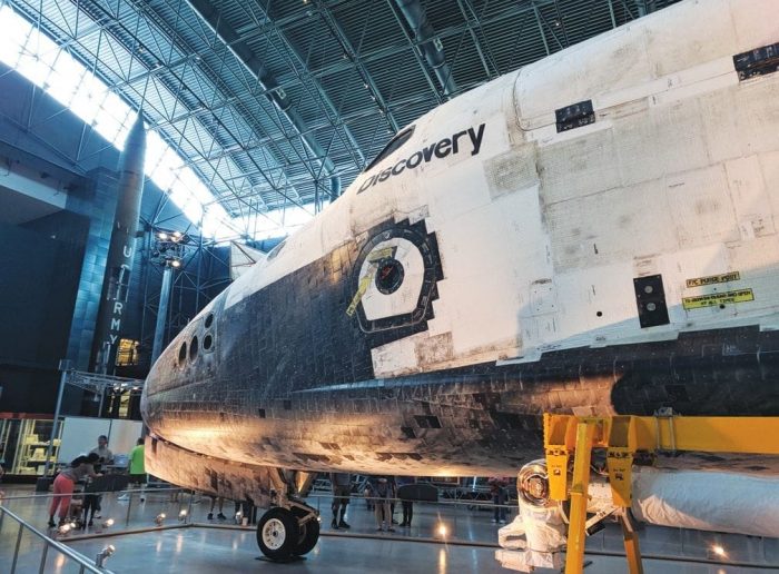 Space shuttle Discovery at Udvar-Hazy Center