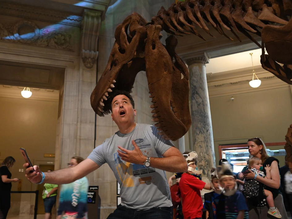 Visitor fakes fear at dinosaur