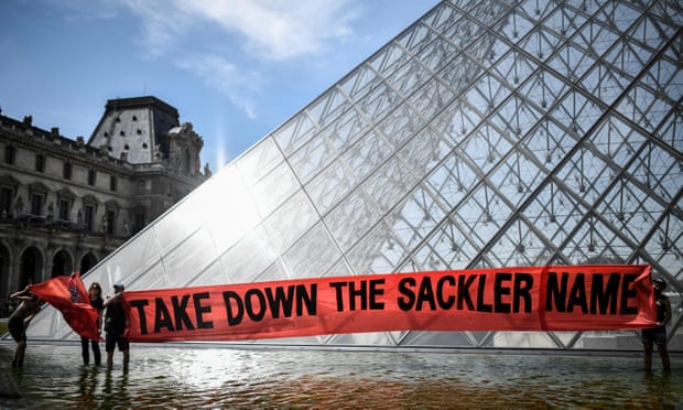 Protesters at Louvre