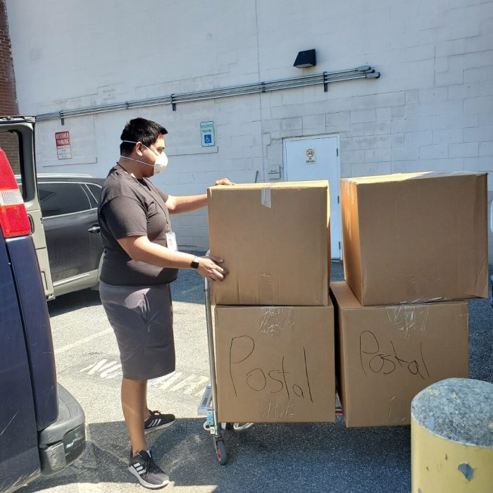 Unloading boxes