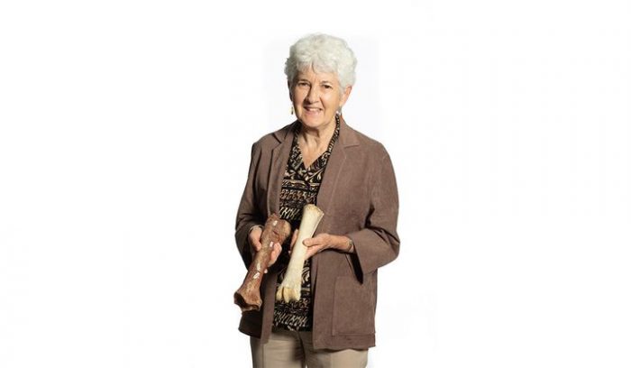 Kay Behrensmeyer holding two fossil bones