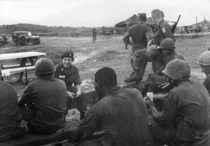 Martha Raye in uniform talks with troops