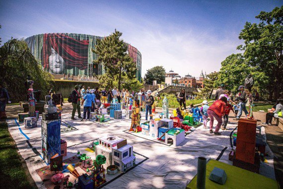 Build Day set up in garden with Hirshhorn Building in background