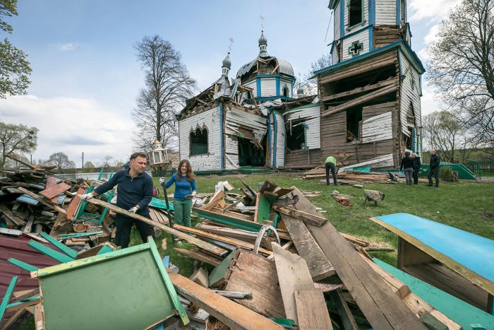 Crew assesses damage to Ukranian Church