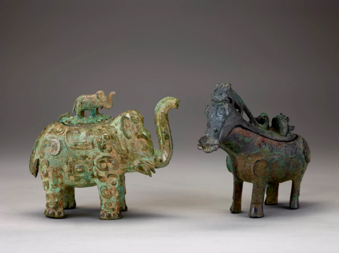 Two artifacts from late Anyang period in China