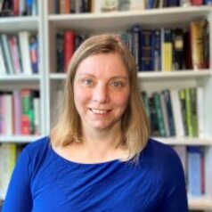 Head shot od Dr Sara Russell
