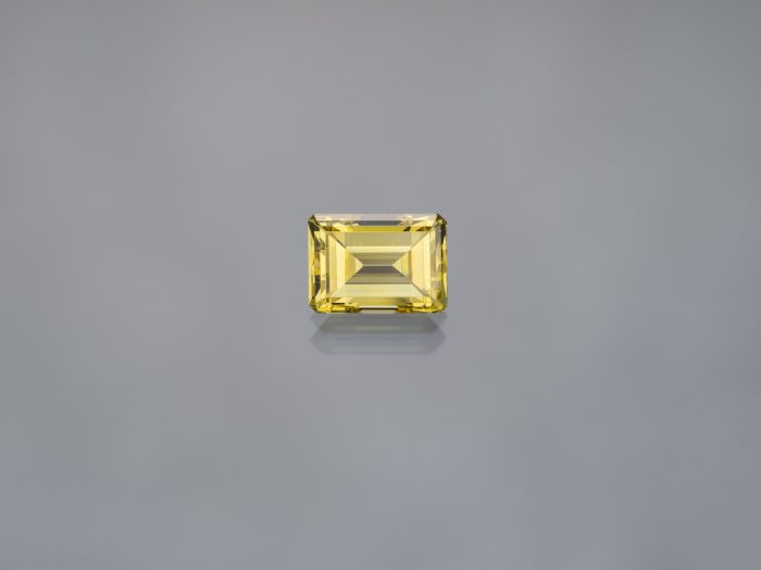 A yellow rectangular gem on a gray background